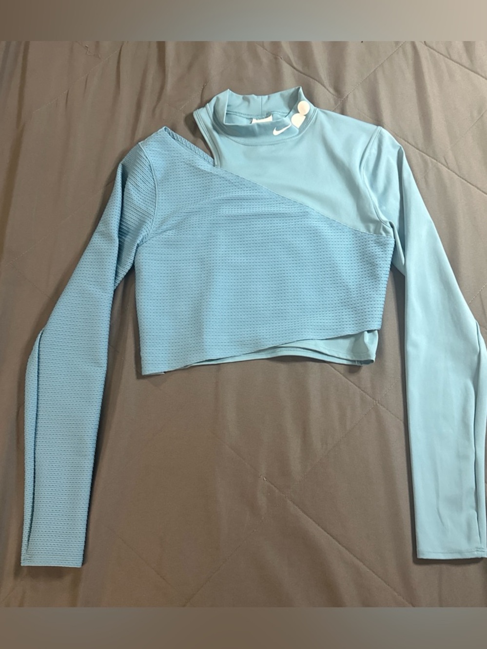Nike Women's crop top medium Light Blue Asymmetrical Cropped Long Sleeve Top